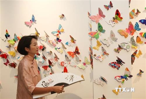 “化身蝴蝶”装置艺术展 拉近与残疾人的距离