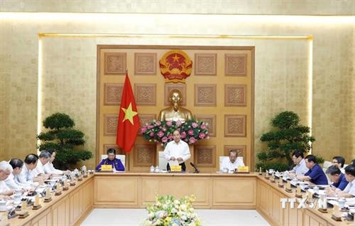 政府总理阮春福主持召开越共十三大经济社会小组第五次会议