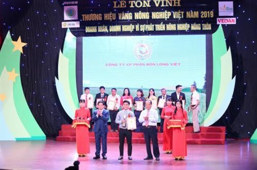 Tôn vinh 75 thương hiệu vàng nông nghiệp Việt Nam 2019