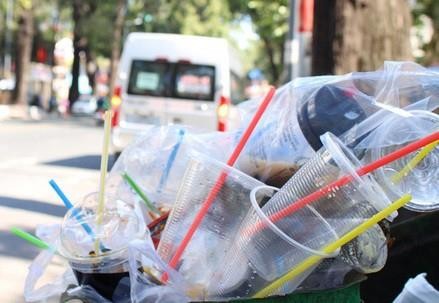 胡志明市下决心杜绝塑料垃圾污染