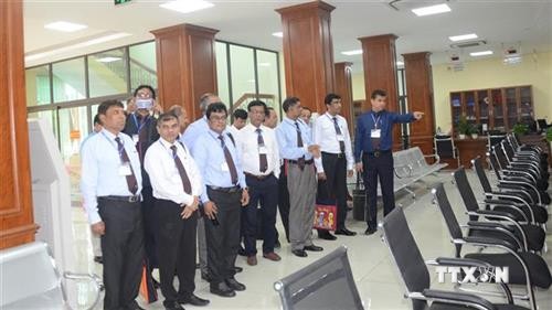孟加拉国高级干部代表团了解越南河南省投资促进工作的经验