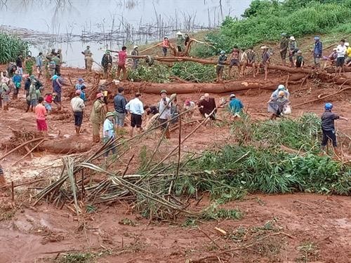 Tìm thấy thi thể ba nạn nhân trong một gia đình bị sạt lở đất vùi lấp ở Đắk Nông