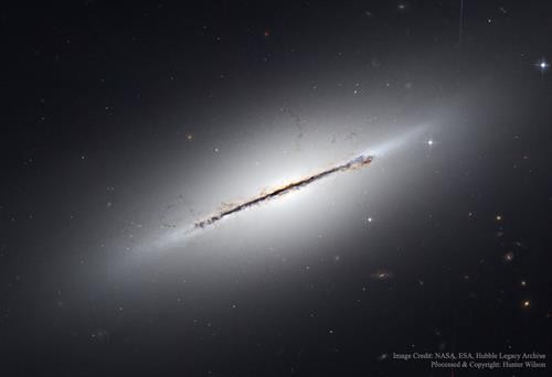 Kính viễn vọng của NASA phát hiện thiên hà mới NGC 5866