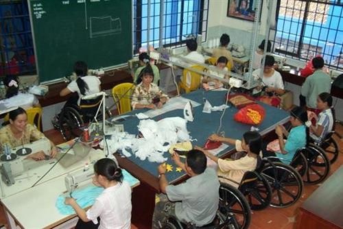 美国向承天顺化省残疾人和贫困者提供援助