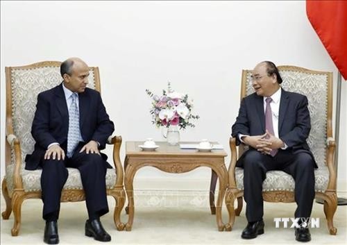 越南政府总理阮春福会见沙特阿拉伯驻越大使苏维里母