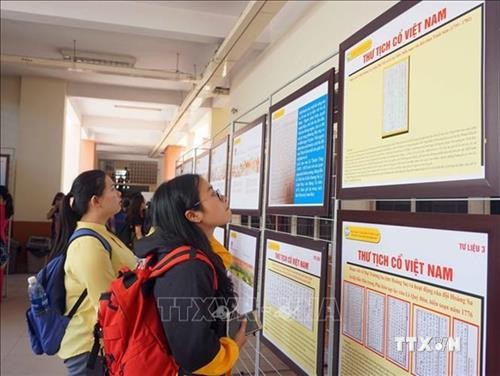 “黄沙和长沙归属越南：历史证据和法律依据”地图资料展在胡志明市举行