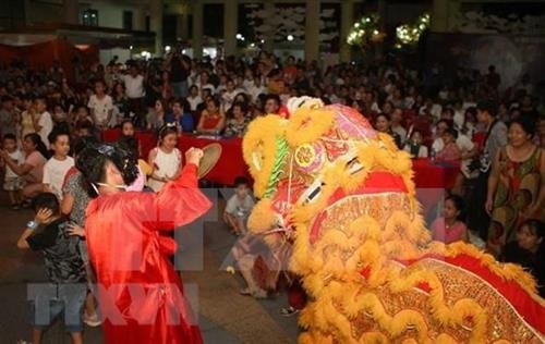 旅居老挝万象越南儿童欢度中秋节