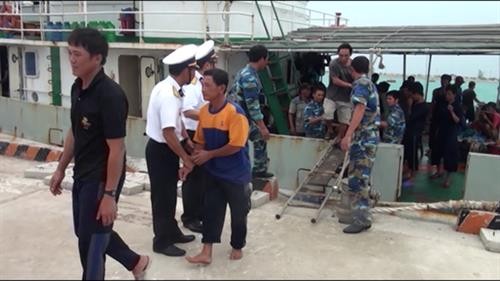 海上遇险的广义省46名渔民安全回到陆地