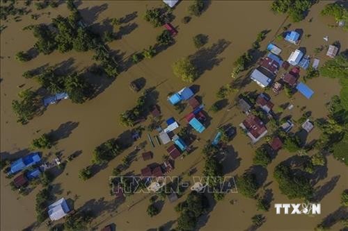 泰国遭遇暴雨洪水袭击导致数万人撤离