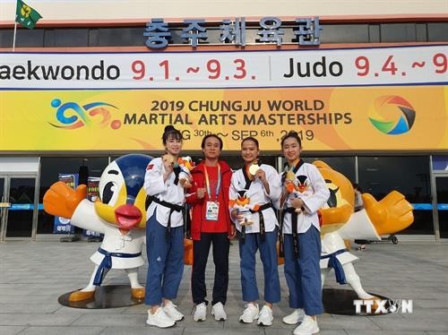 越南跆拳道运动员在韩国忠州世界武艺大赛夺得金牌 