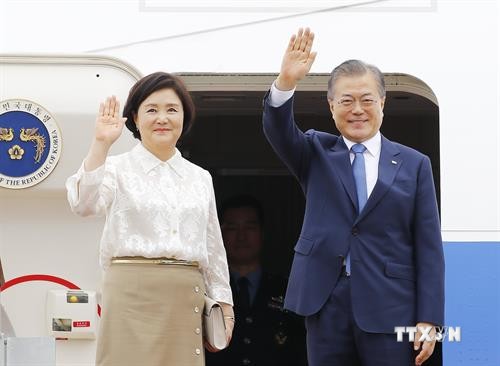 韩国总统文在寅启程出访东南亚三国 