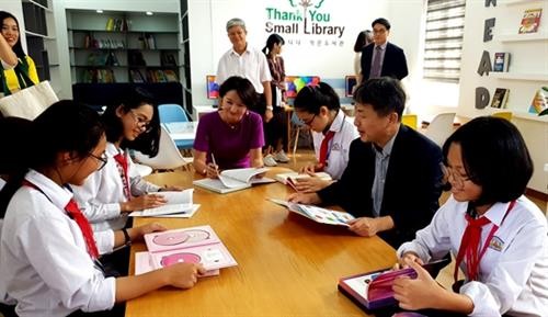 韩国资助越南学校兴建小型校园图书馆
