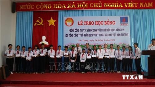 Trao học bổng năm 2019 cho học sinh dân tộc Khmer vượt khó ở Sóc Trăng