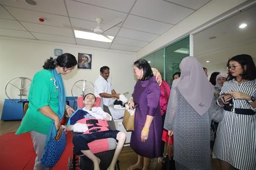 在马来西亚东盟妇女俱乐部大力开展慈善活动