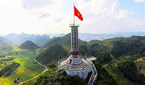 龙鼓国家旗台 越南国家领土族权的象征