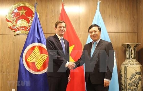 越南政府副总理兼外交部部长范平明在联合国大会期间同各国领导举行双边会晤