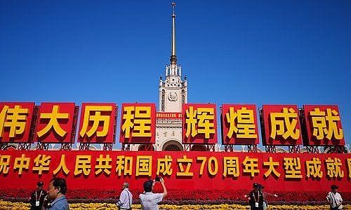 越南党和国家领导人祝贺中华人民共和国成立70周年