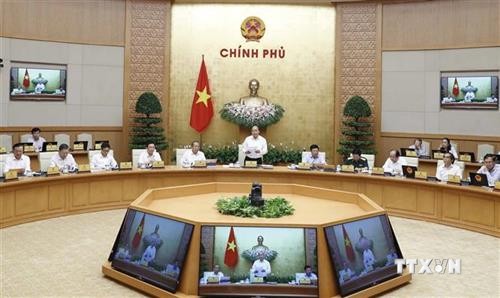 越南政府总理阮春福召开政府8月份例行会议