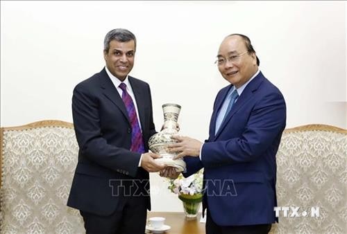 越南政府总理阮春福会见科威特石油部长法迪勒