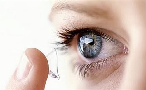 Công ty khởi nghiệp Mỹ cho ra mắt kính áp tròng thông minh hỗ trợ người suy giảm thị lực 