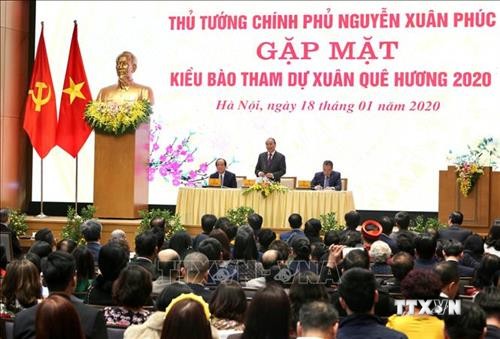 Thủ tướng Nguyễn Xuân Phúc gặp mặt kiều bào tham dự chương trình Xuân Quê hương 2020