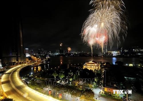 Thành phố Hồ Chí Minh rộn ràng không khí đón năm mới 2020