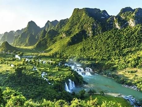 越南边境地区奇观——板约瀑布