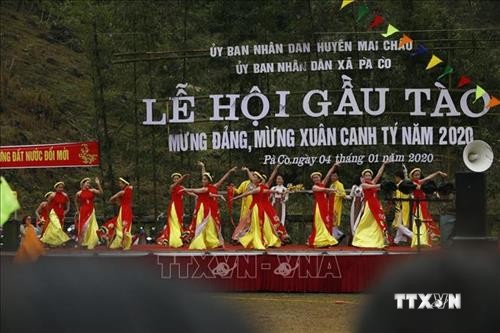  Lễ hội Gầu Tào gắn với phát triển kinh tế du lịch ở Hòa Bình