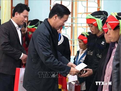 Trưởng ban Tuyên giáo Trung ương Võ Văn Thưởng thăm, tặng quà Tết hộ nghèo, gia đình chính sách tại Hà Giang