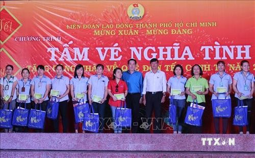 Thành phố Hồ Chí Minh tặng hơn 12.000 vé xe, vé tàu cho công nhân về quê đón tết Canh Tý 2020