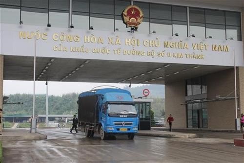 越南580吨农产品通过老街口岸向中国出口
