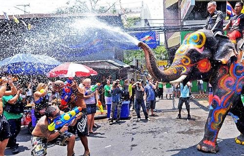 泰国政府考虑延长泼水节假期