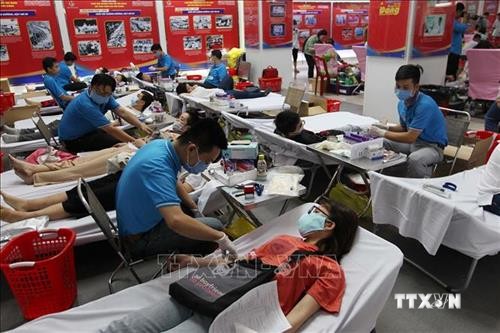 Phòng chống dịch bệnh, đoàn viên thanh niên Thành phố Hồ Chí Minh hăng hái hiến máu tình nguyện