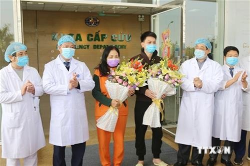 新冠肺炎疫情：越南中央热带疾病医院新增两名治愈患者出院