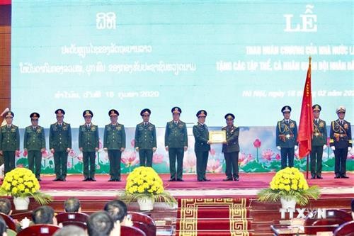 越南和老挝两国国家勋章授勋仪式在河内隆重举行
