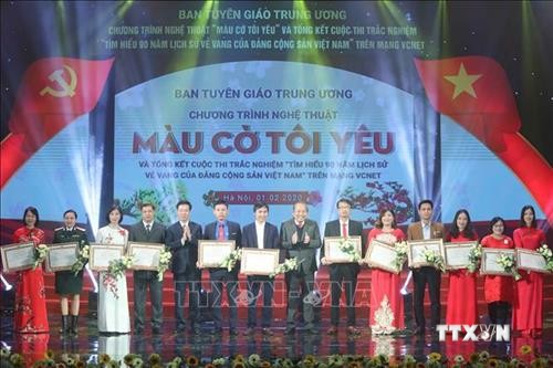 Trao giải Cuộc thi trắc nghiệm "Tìm hiểu 90 năm lịch sử vẻ vang của Đảng Cộng sản Việt Nam"