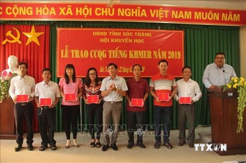 Sóc Trăng trao chứng chỉ quốc gia tiếng Khmer cho 727 cán bộ, công chức, viên chức