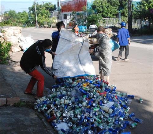 Vận động gây quỹ giúp phụ nữ nghèo từ rác thải phế liệu