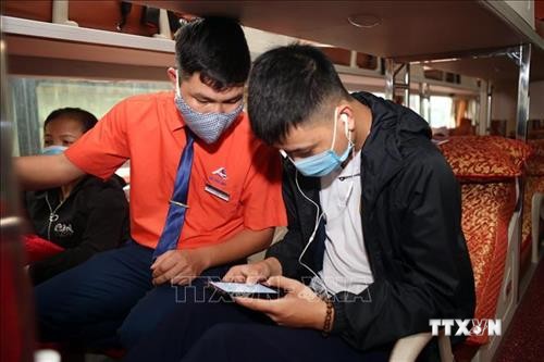 Dịch COVID-19: Khách đi máy bay, xe khách, tàu hỏa phải khai báo y tế điện tử bắt buộc