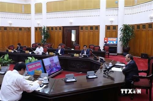 政府总理阮春福与朔庄省主要领导举行视频会议