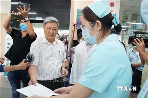 Dịch COVID-19: Thành phố Hồ Chí Minh tạm ngừng thăm bệnh, ngừng hoạt động các phòng khám tư nhân