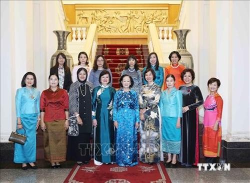 越共中央民运部部长张氏梅会见东盟妇女小组