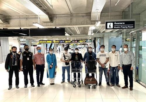 越南驻泰国大使馆成功帮助在素万那普国际机场滞留的7名越南公民回国