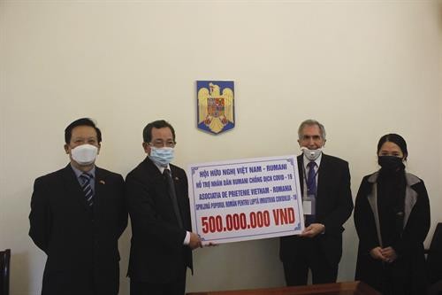 越南向罗马尼亚捐赠5亿越盾 援助新冠肺炎疫情防控工作
