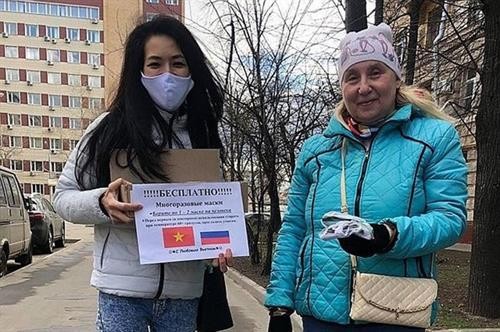 俄罗斯《共青团真理报》登载越南人免费赠送口罩的感人故事