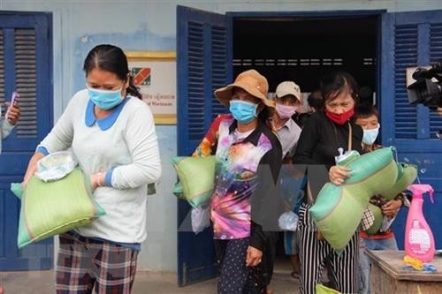 伸出援手 助力越裔柬埔寨人渡过疫情难关
