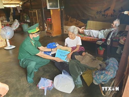 Bộ đội Biên phòng Đắk Nông tặng 2 tấn gạo cho đồng bào nghèo vùng biên giới