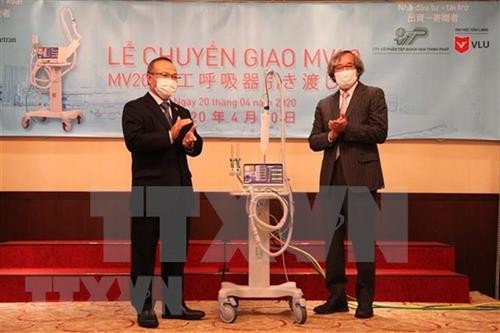 日本Metran公司向越南移交两台呼吸器