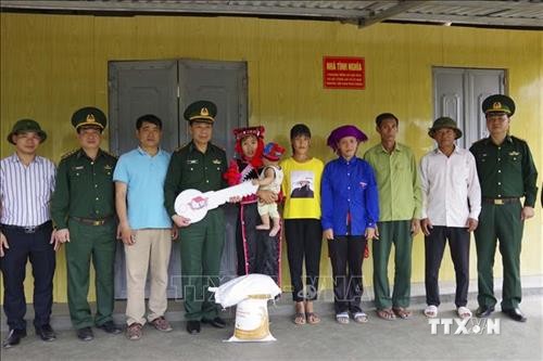 Bàn giao 65 nhà tình nghĩa cho người nghèo ở huyện biên giới Mường Nhé