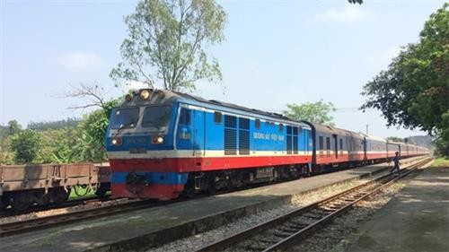 自4月23日起越南国家铁路公司增开运行河内—胡志明市路线的两列旅客列车